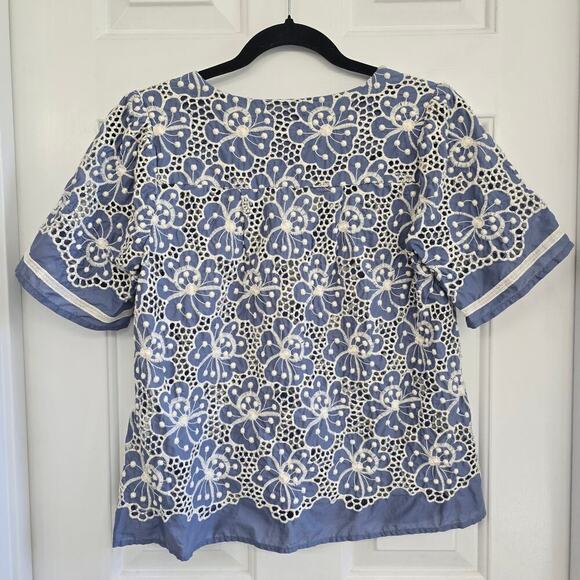 Cabi Embroidered V-Neck Eyelet Lace Top Sz S Blue White Short Sleeve Minimalist - Picture 3 of 8